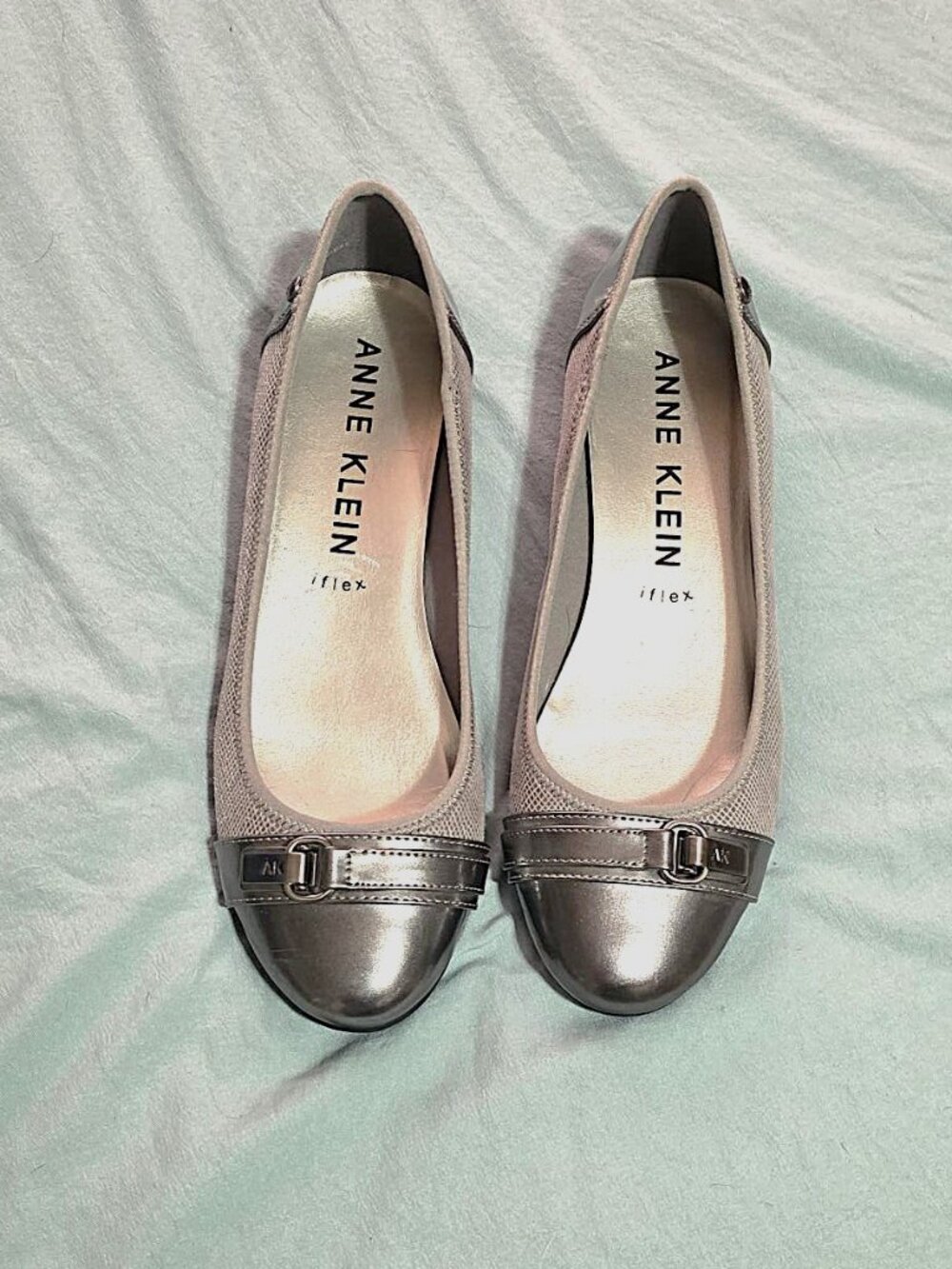 9.5 Women's Anne Klein Flats, Silver